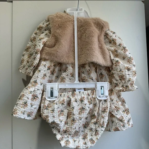 Little Me Cream Floral Dress with Tan Faux Fur Capelet - Picture 6 of 12